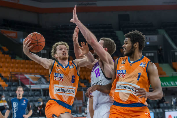 战术调整助 战术调整助