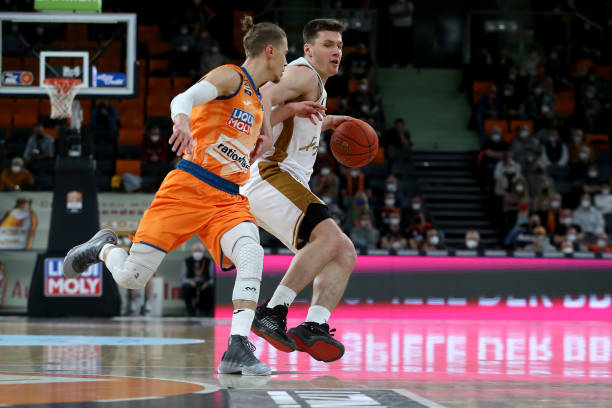 转会市场的 转会市场的